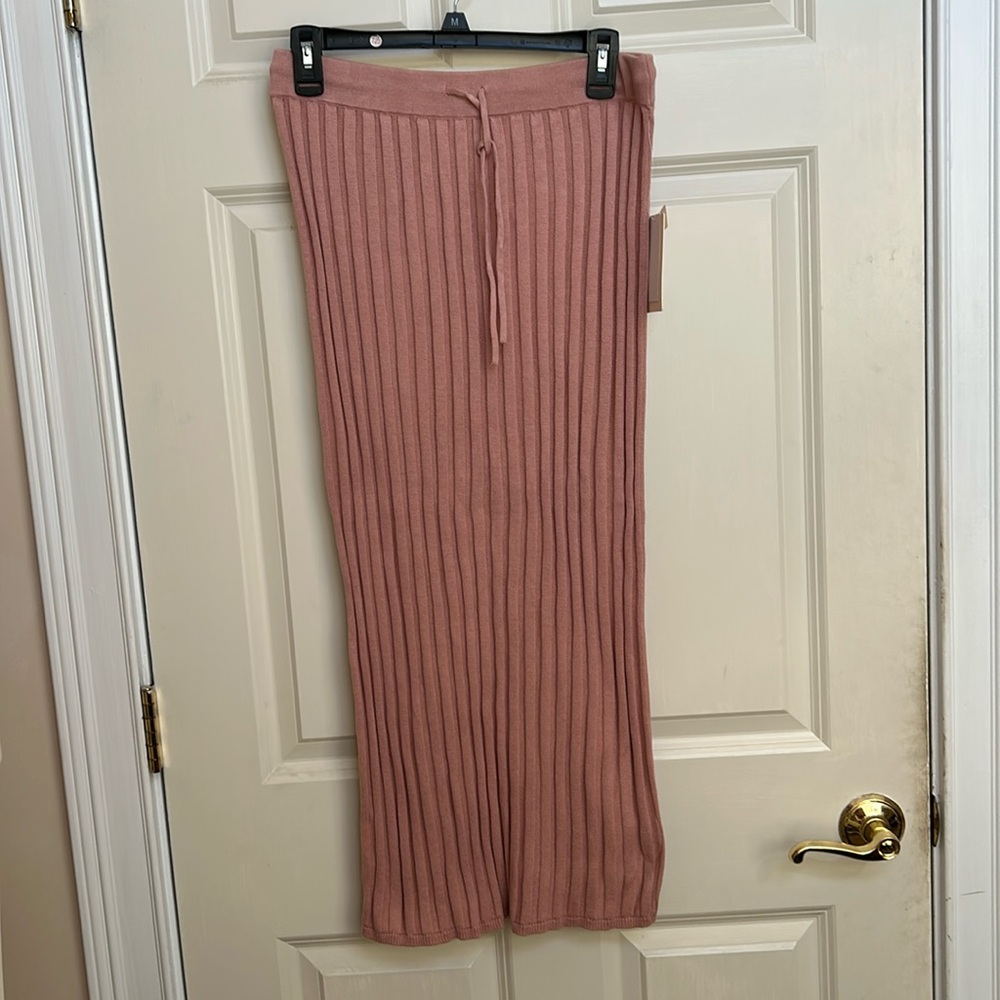 Knit Midi pale pink skirt with a tie waist size M